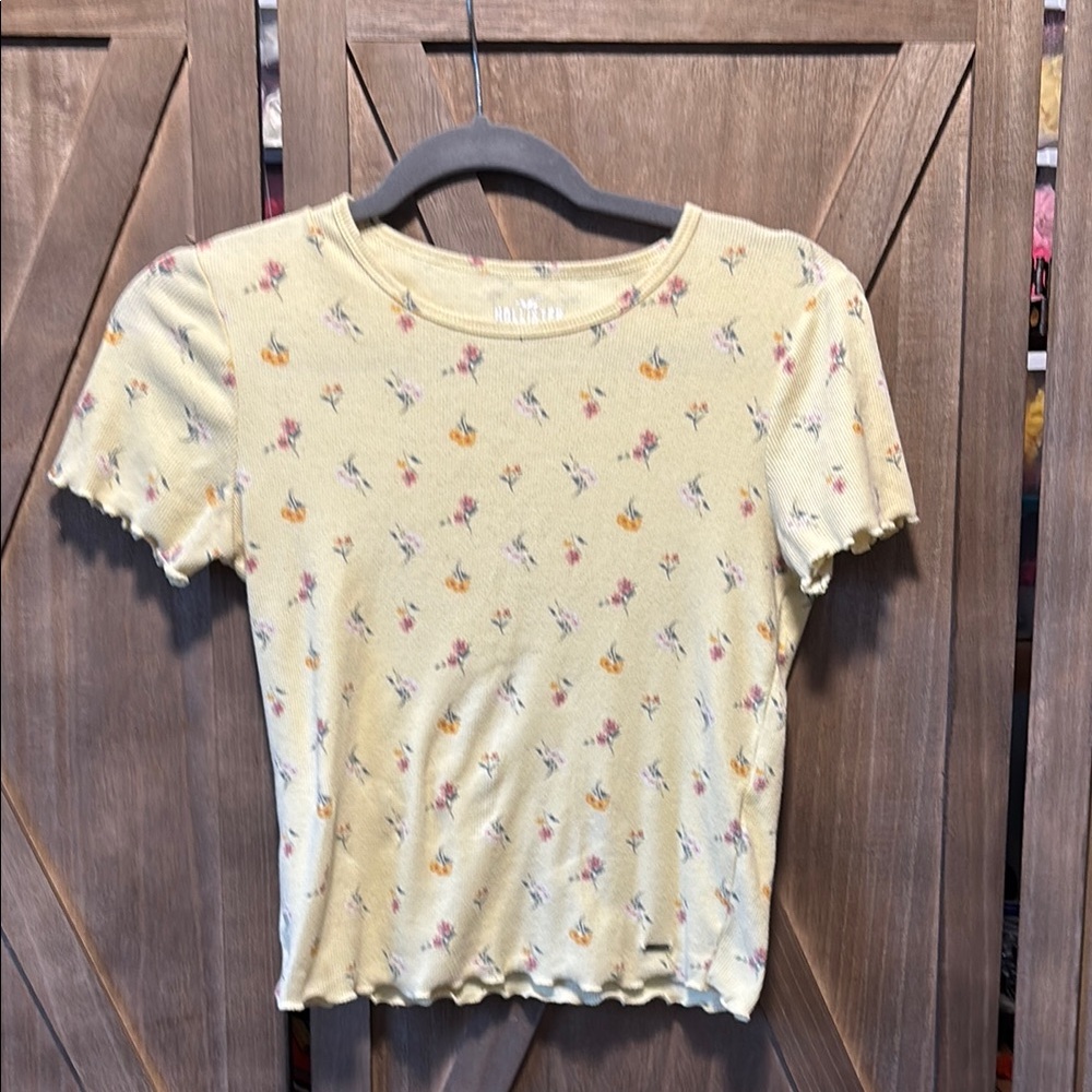 Hollister Yellow Floral Print Baby Tee T-Shirt XS Lettuce Trum